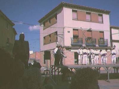Dance de Herrera de los Navarros encuentro de danzantes en Novillas.