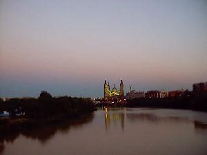 Saragosse desde el Ebro Zaragoza desde el Ebro